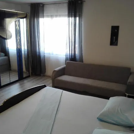 Krunes Biograd Na Moru