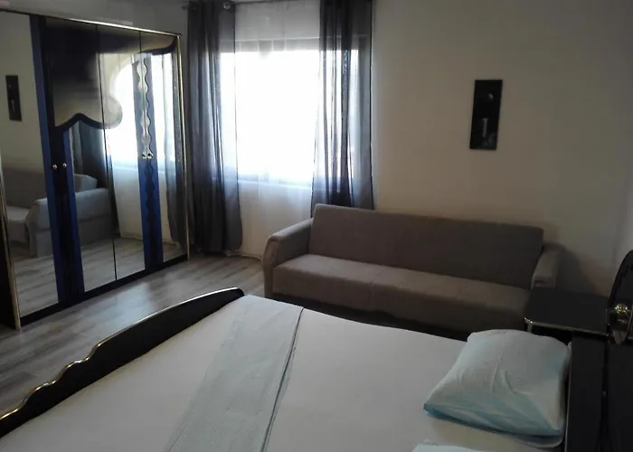 Krunes Biograd Na Moru